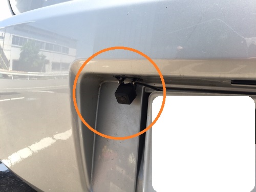 なんとか付いたバックカメラ