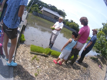 指導員が丁寧に説明中