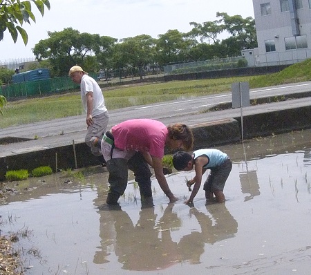 子どももフラつきながらも頑張ります